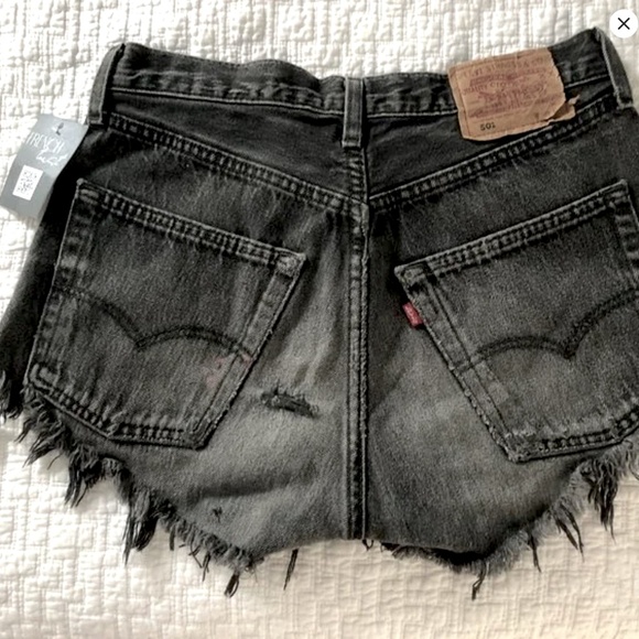 Vintage Levi Jean Shorts - Picture 6 of 7